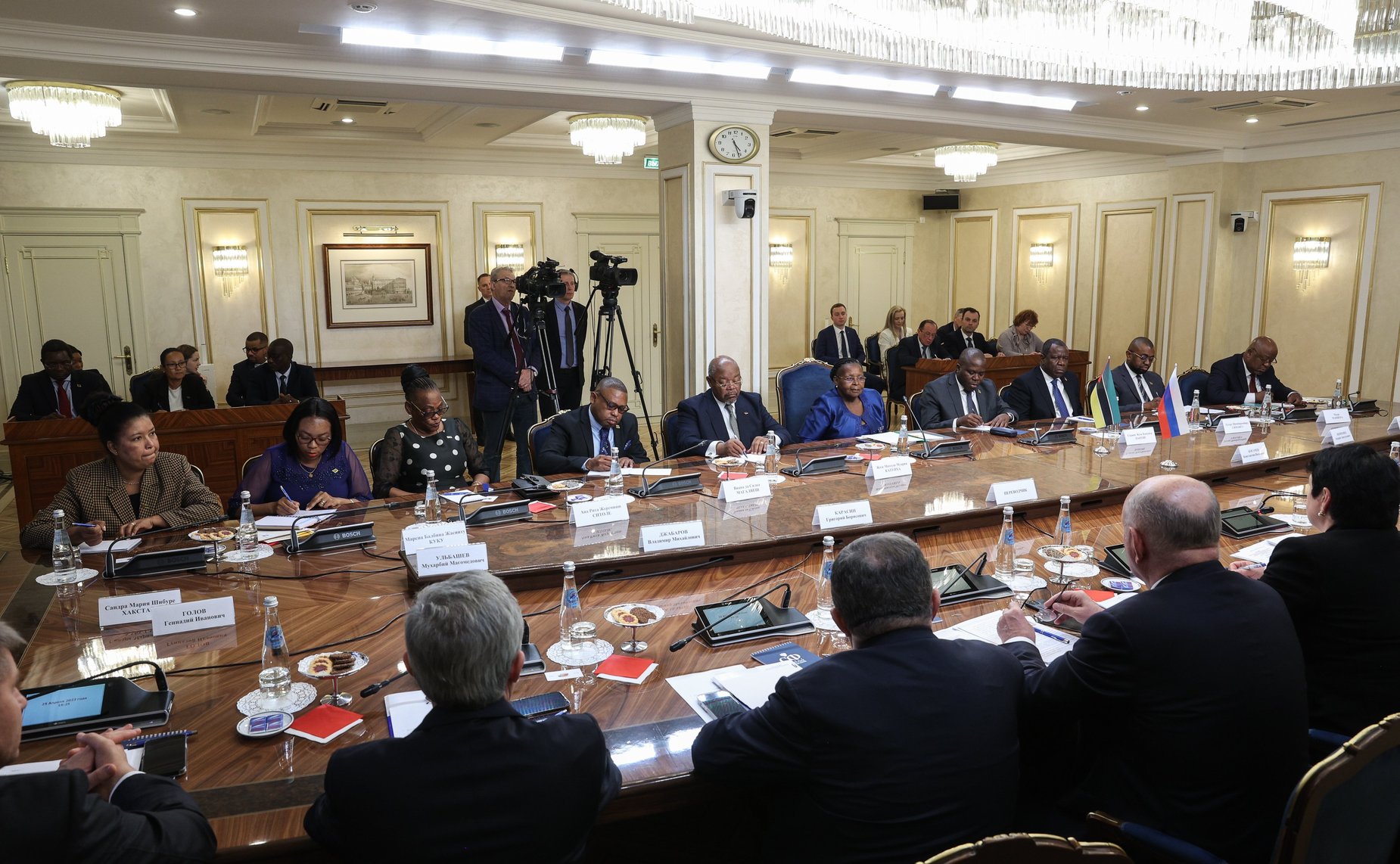 Валентина Матвиенко провела встречу с Председателем Ассамблеи Республики Мозамбик Эшперансой Биаш