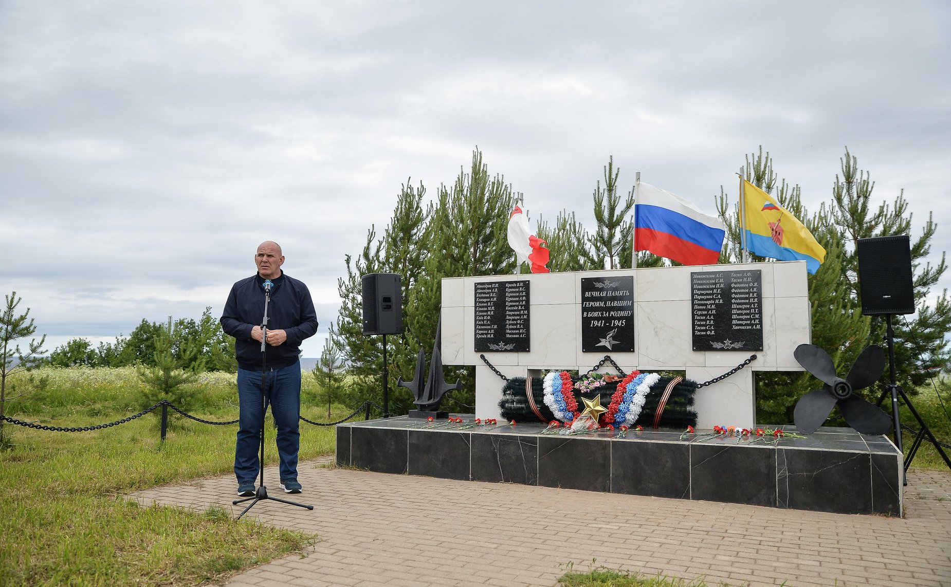 Юрий Воробьев принял участие в мероприятиях каникулярной профориентационной школы «За безопасность!», прошедших в рамках XI Форума регионов Беларуси и России на базе арктического спасательного учебно-научного центра «Вытегра»