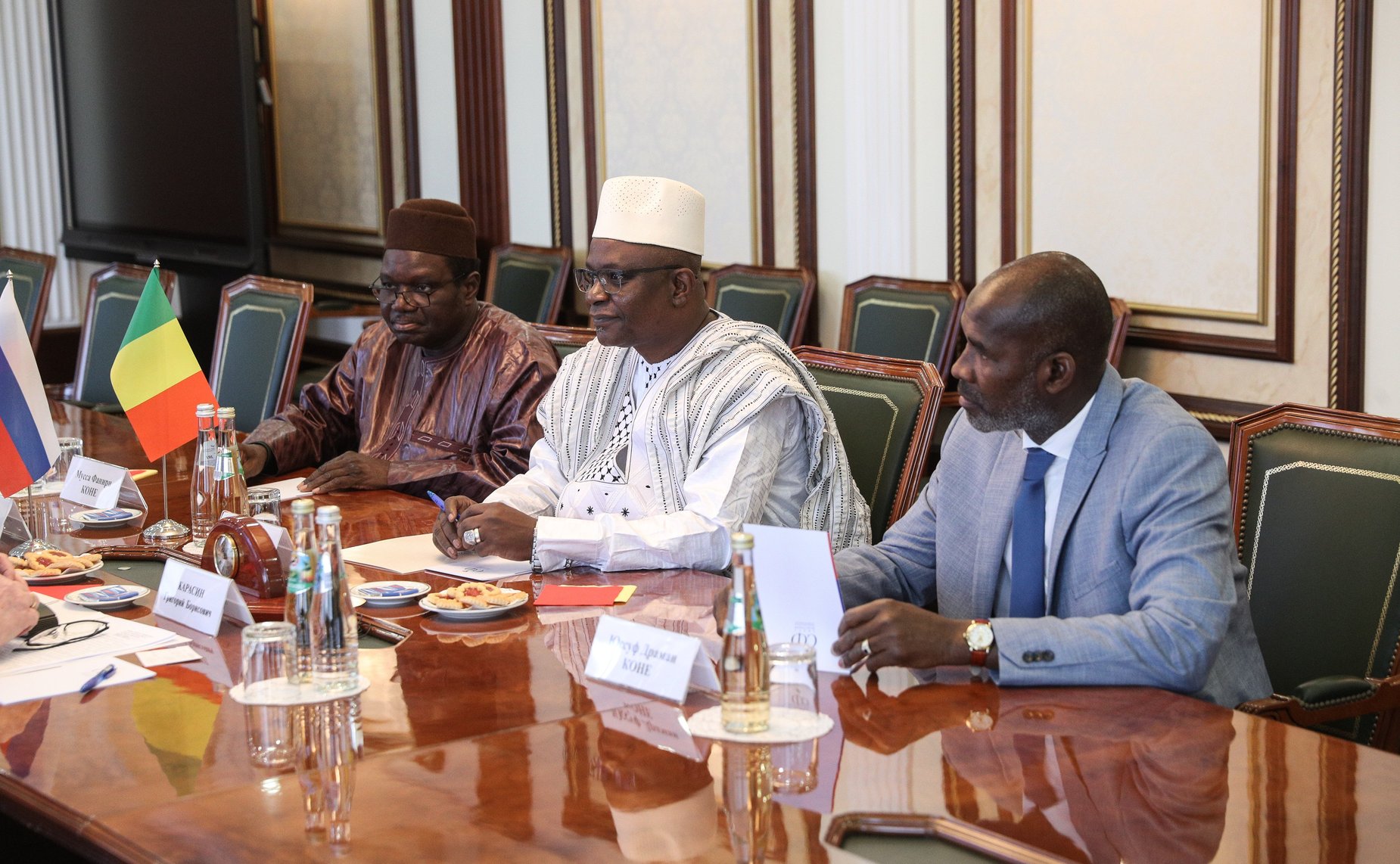 Встреча председателя Комитета СФ по международным делам Григория Карасина с Чрезвычайным и Полномочным Послом Республики Мали в РФ Х. Самаке