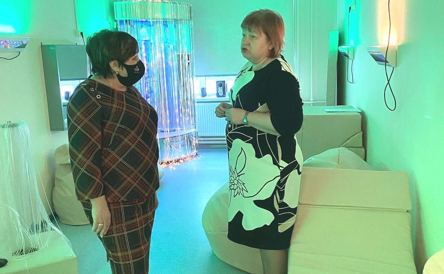 Ольга Хохлова побывала в новой школе и модельной библиотеке Камешковского района