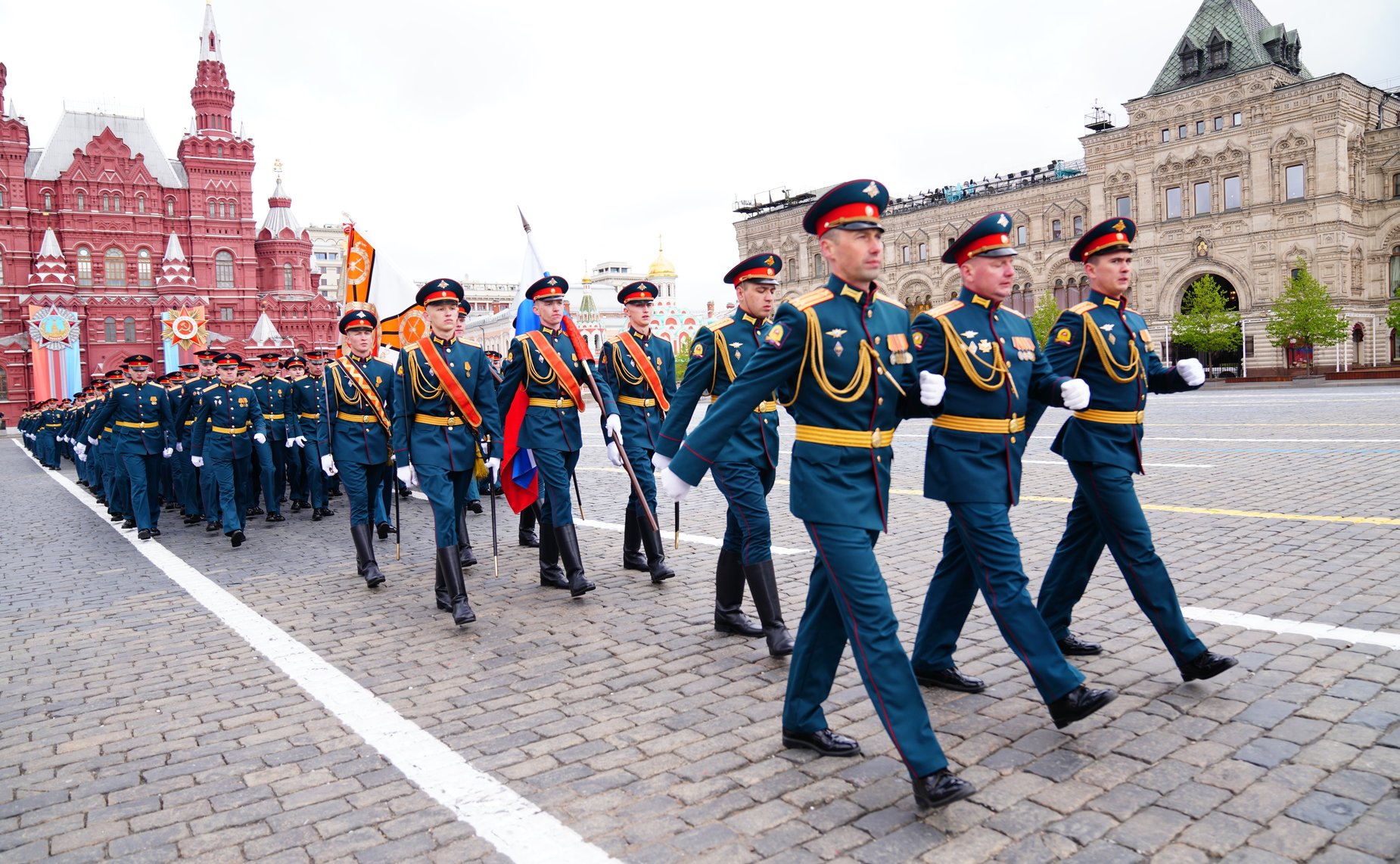 Торжественная церемония вручения дипломов выпускникам Московского высшего общевойскового командного училища на Красной площади