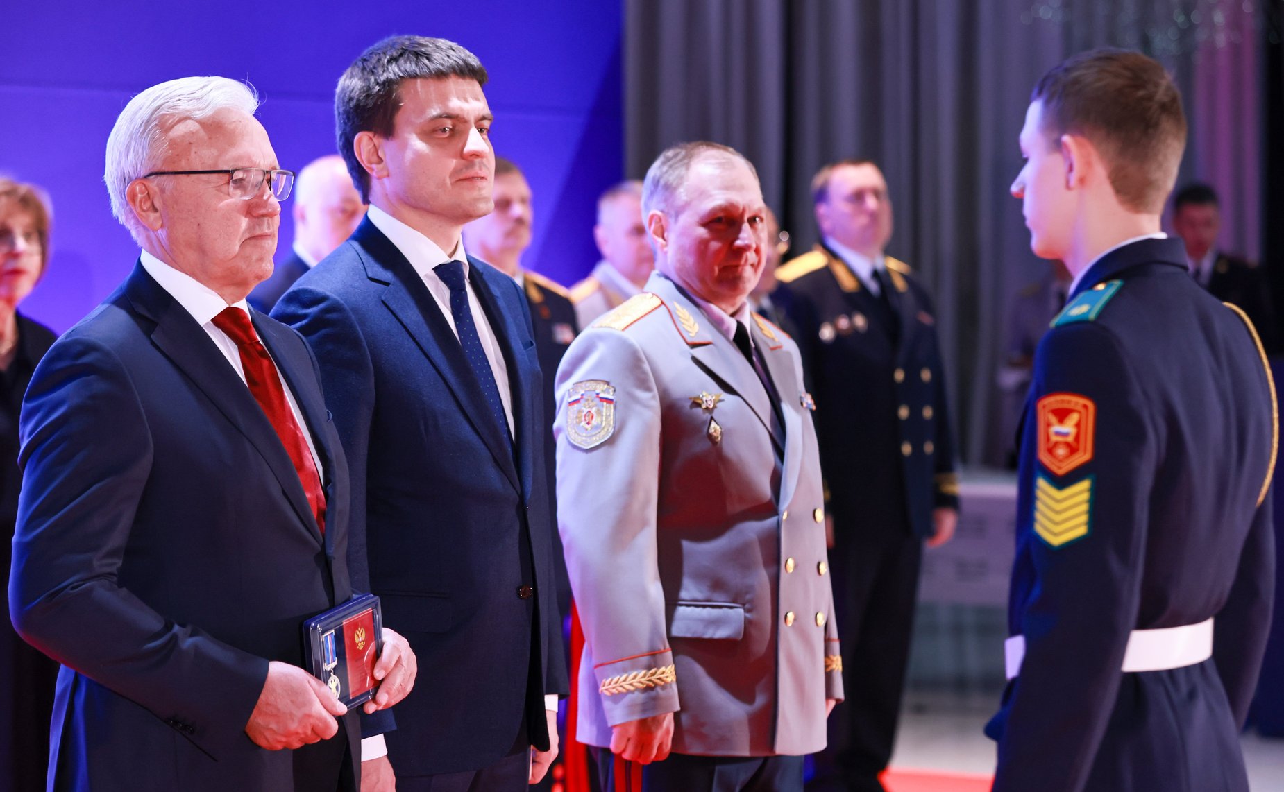 Александр Усс вручил медали Совета Федерации «За проявленное мужество» Милене Недзелюк, Софье Птичкиной и Руслану Герасимову