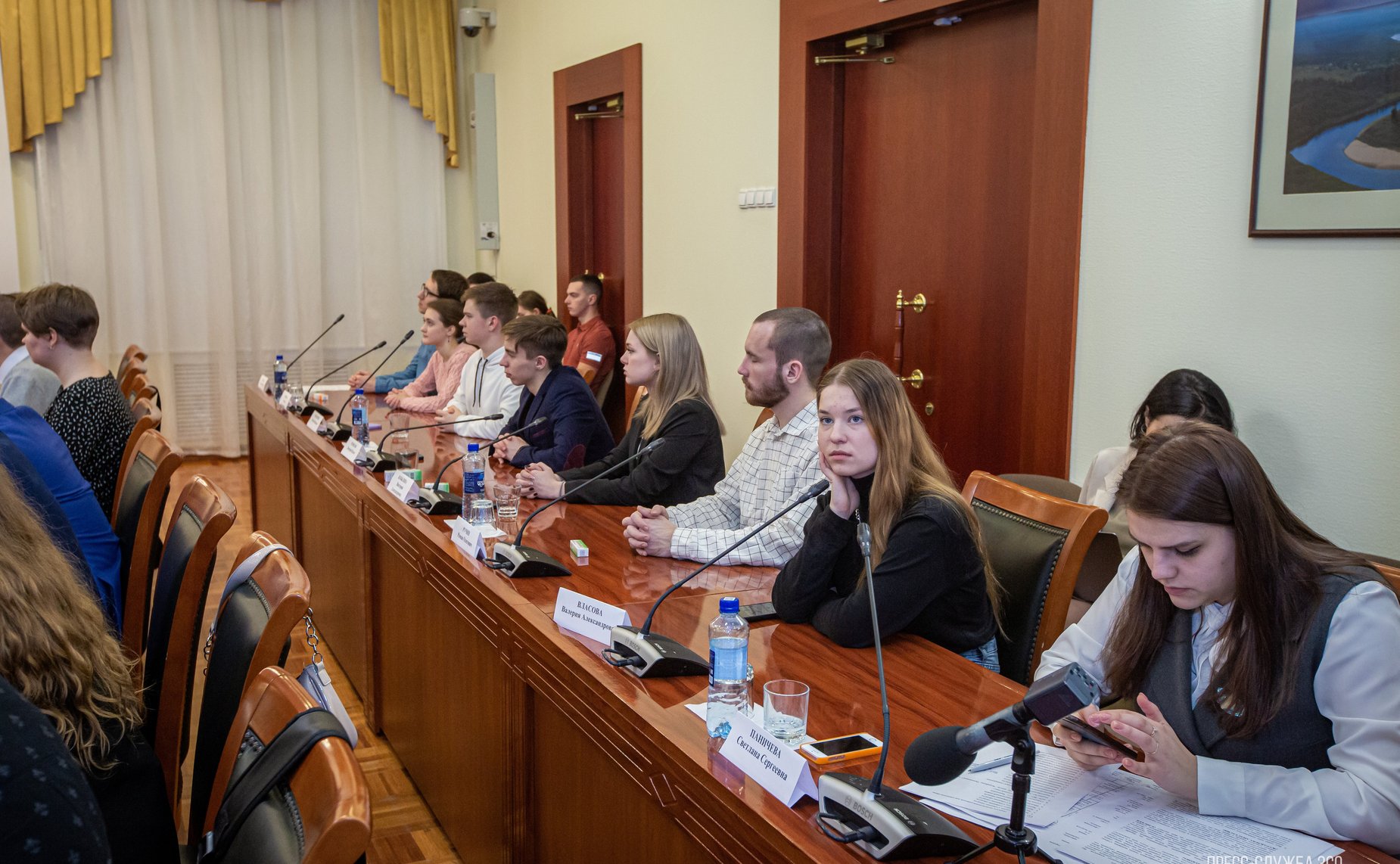 Юрий Воробьев принял участие в очередном заседании Дискуссионного клуба Молодежного парламента при Законодательном Собрании субъекта РФ