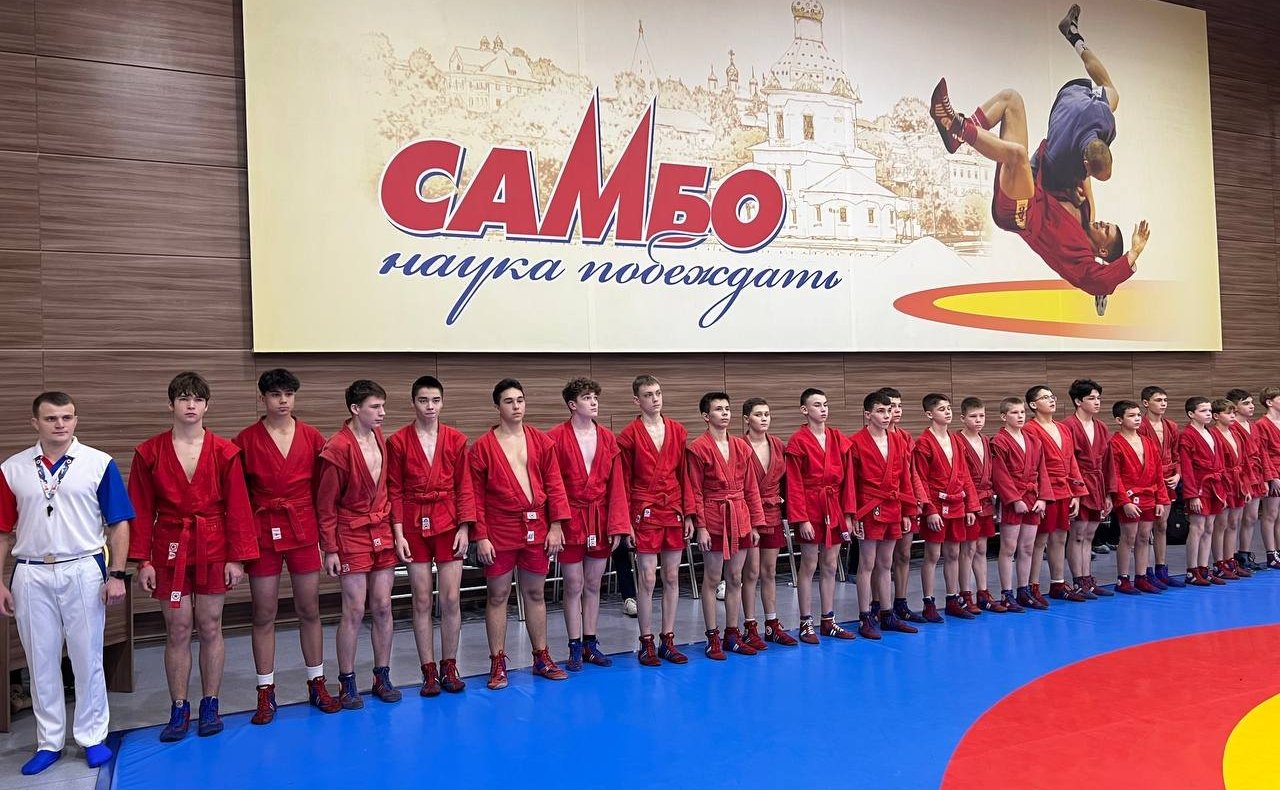 Николай Владимиров приветствовал участников межрегиональных соревнований по самбо