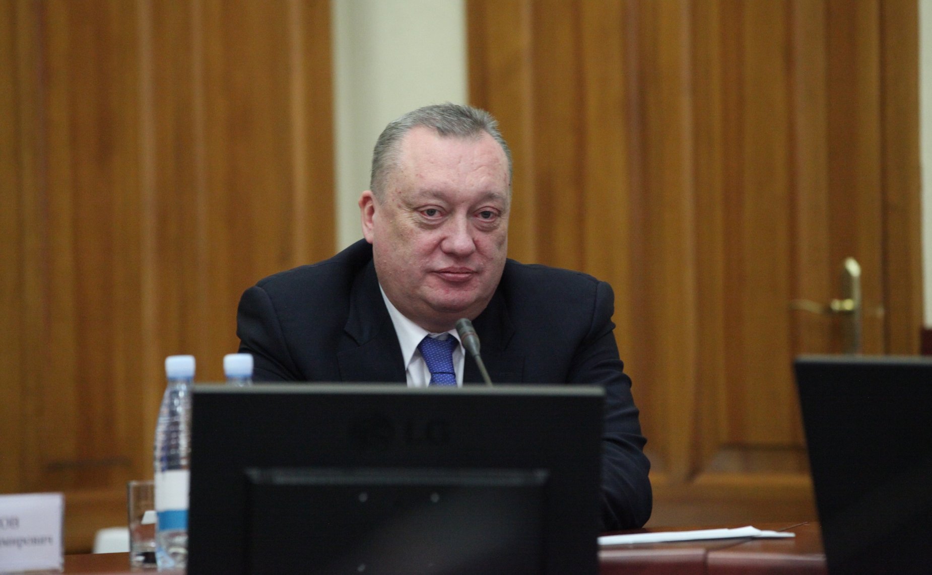 В. Тюльпанов