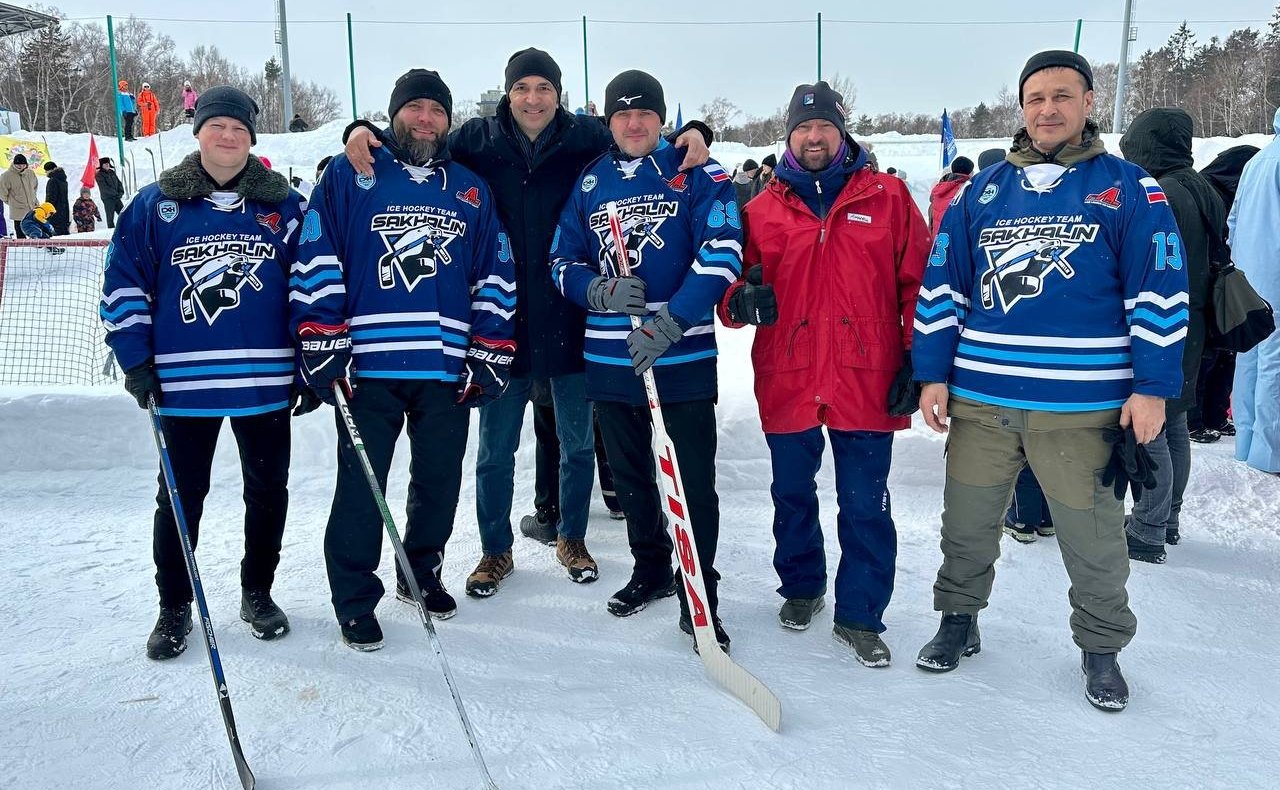 Андрей Хапочкин открыл соревнования «Хоккей в валенках»