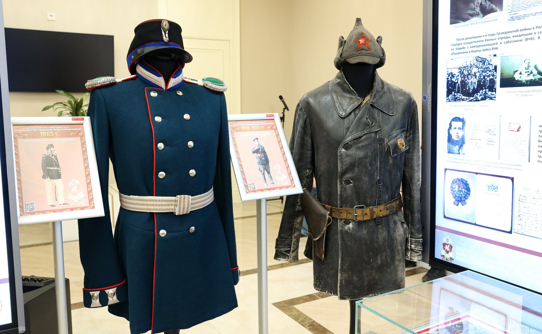 Торжественное открытие в Совете Федерации выставки, посвященной 10-летию создания Росгвардии и 215-й годовщине со дня образования войск правопорядка России