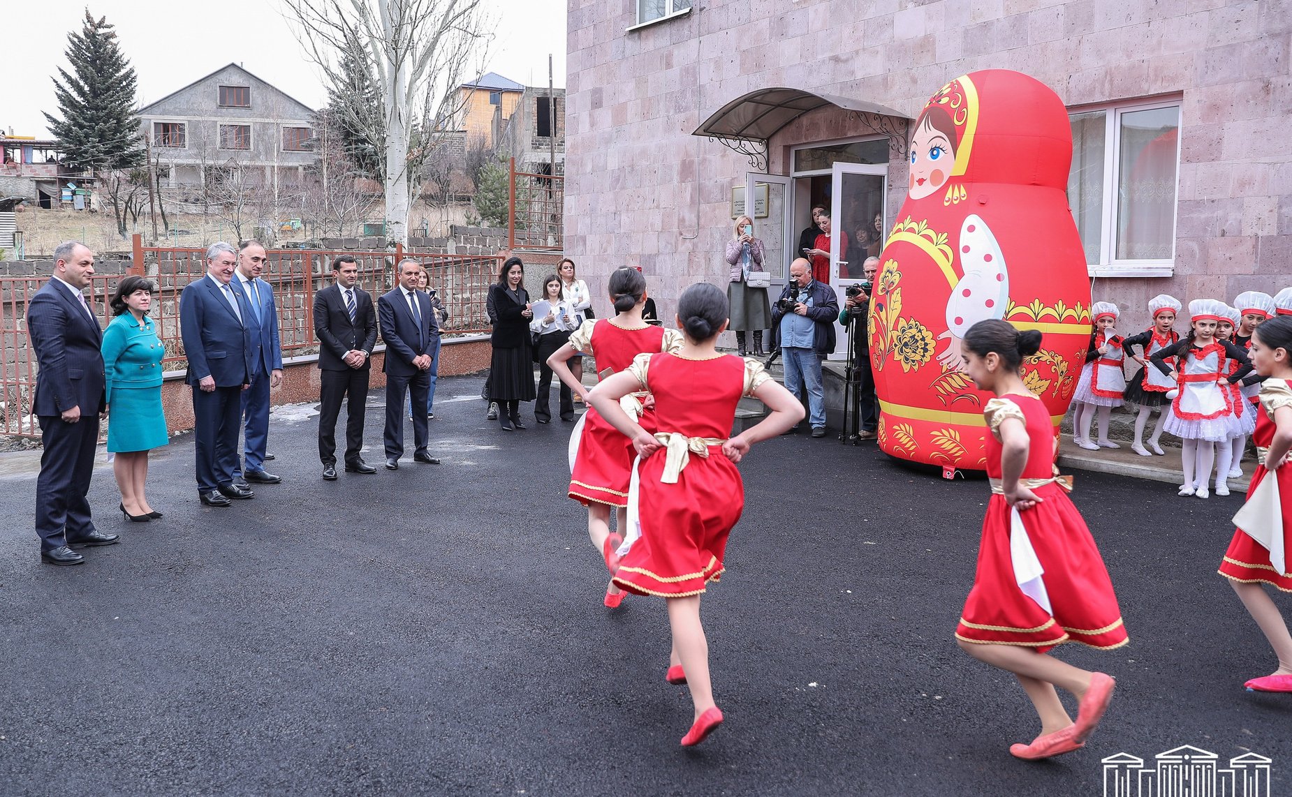 Российская делегация приняла участие в открытии Русского центра в Юношеской школе искусства в городе Цахкадзор