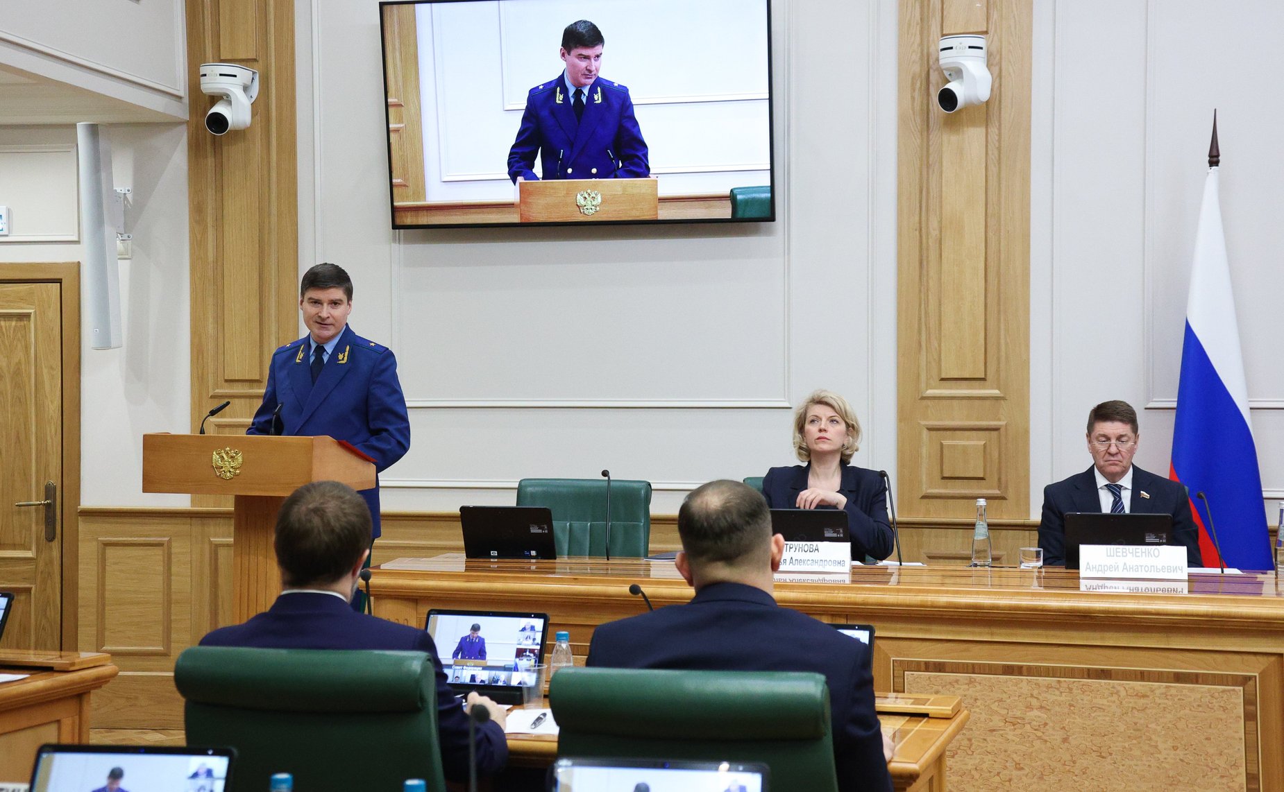 Парламентские слушания на тему «Вопросы повышения эффективности управления многоквартирными домами: основные подходы и предложения»