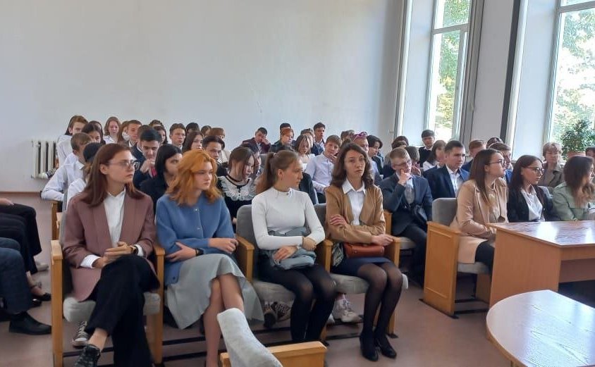 Сергей Михайлов в ходе работы в регионе принял участие в общественных обсуждениях по планируемому строительству Аллеи славы в городе Нерчинске, посвященной воинам-забайкальцам