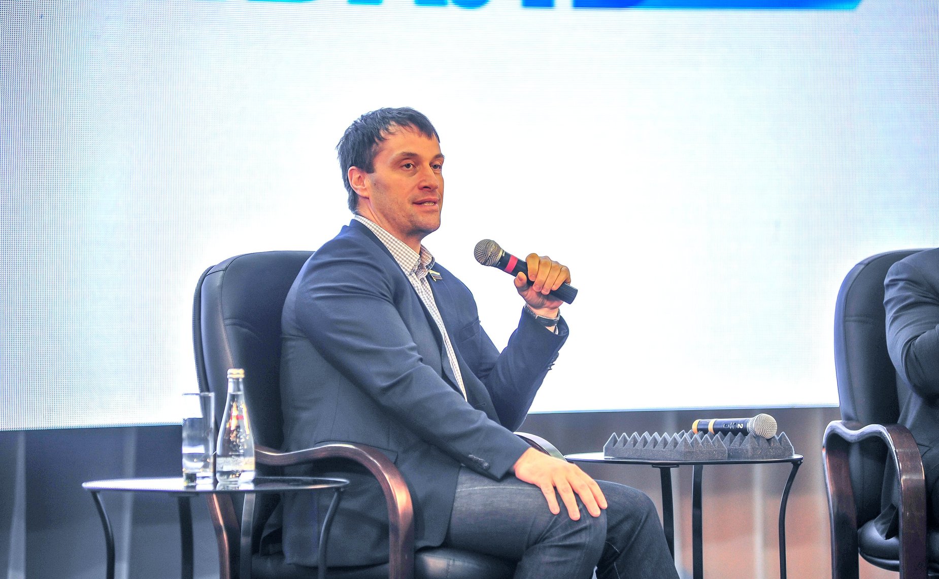 Эдуард Исаков в рамках региональной недели посетил молодежный профориентационный фестиваль в городе Югорске