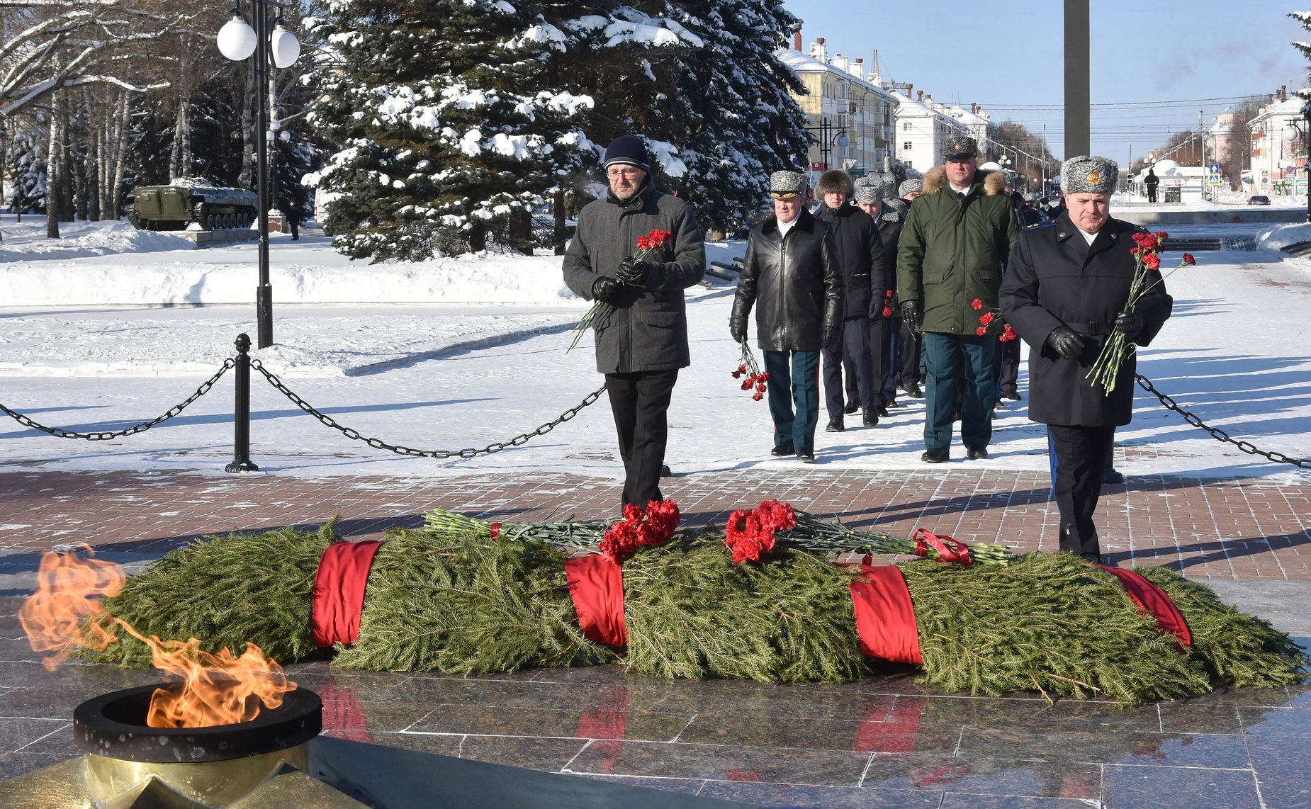 Сергей Мартынов принял участие в возложении цветов к Вечному огню в Йошкар-Оле и посетил ракетную дивизию