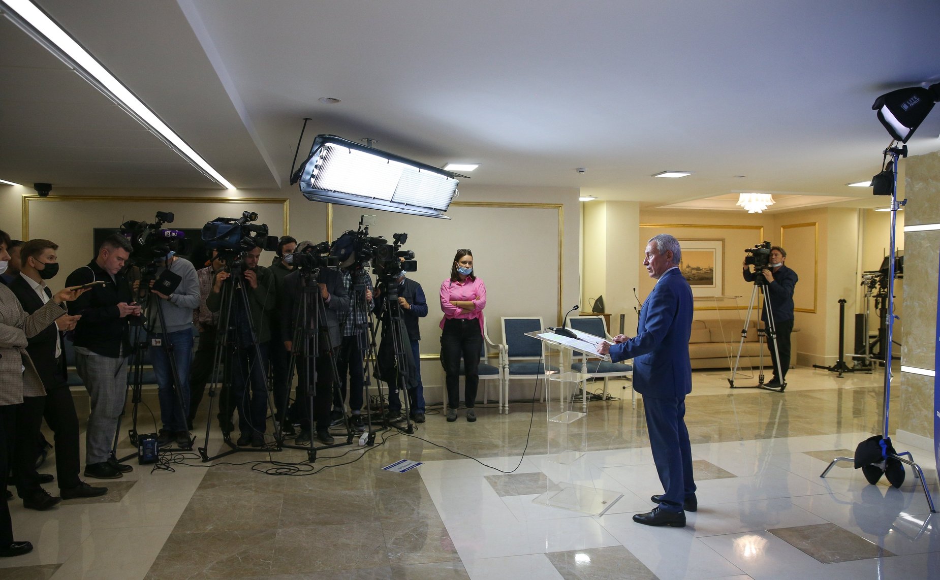 Брифинг председателя Временной комиссии СФ по защите государственного суверенитета и предотвращению вмешательства во внутренние дела РФ Андрея Климова