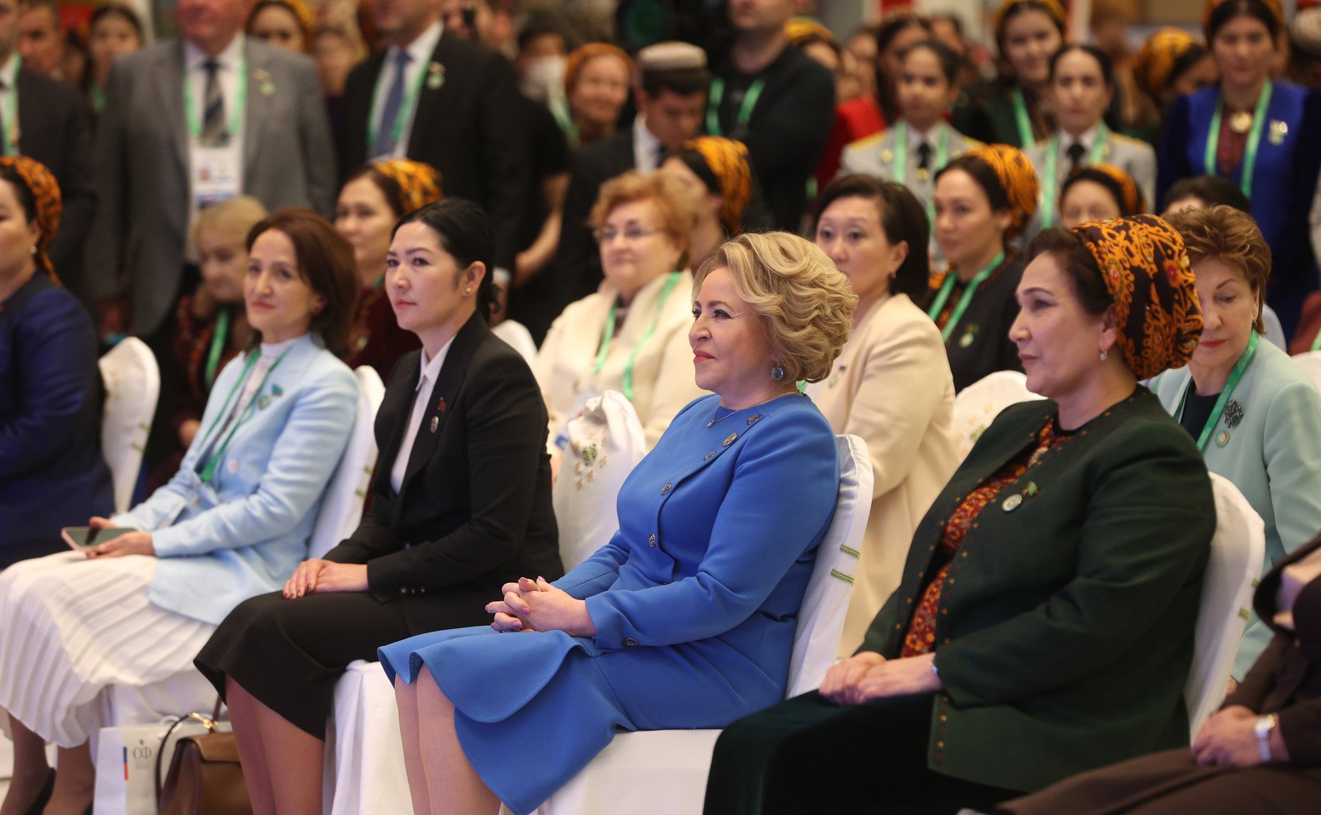 Пленарное заседание первого Диалога женщин стран Центральной Азии и России