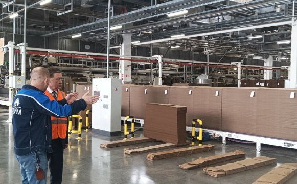 Сергей Рябухин посетил целлюлозно-бумажное предприятие, которое открыли в Ульяновске в 2021 году