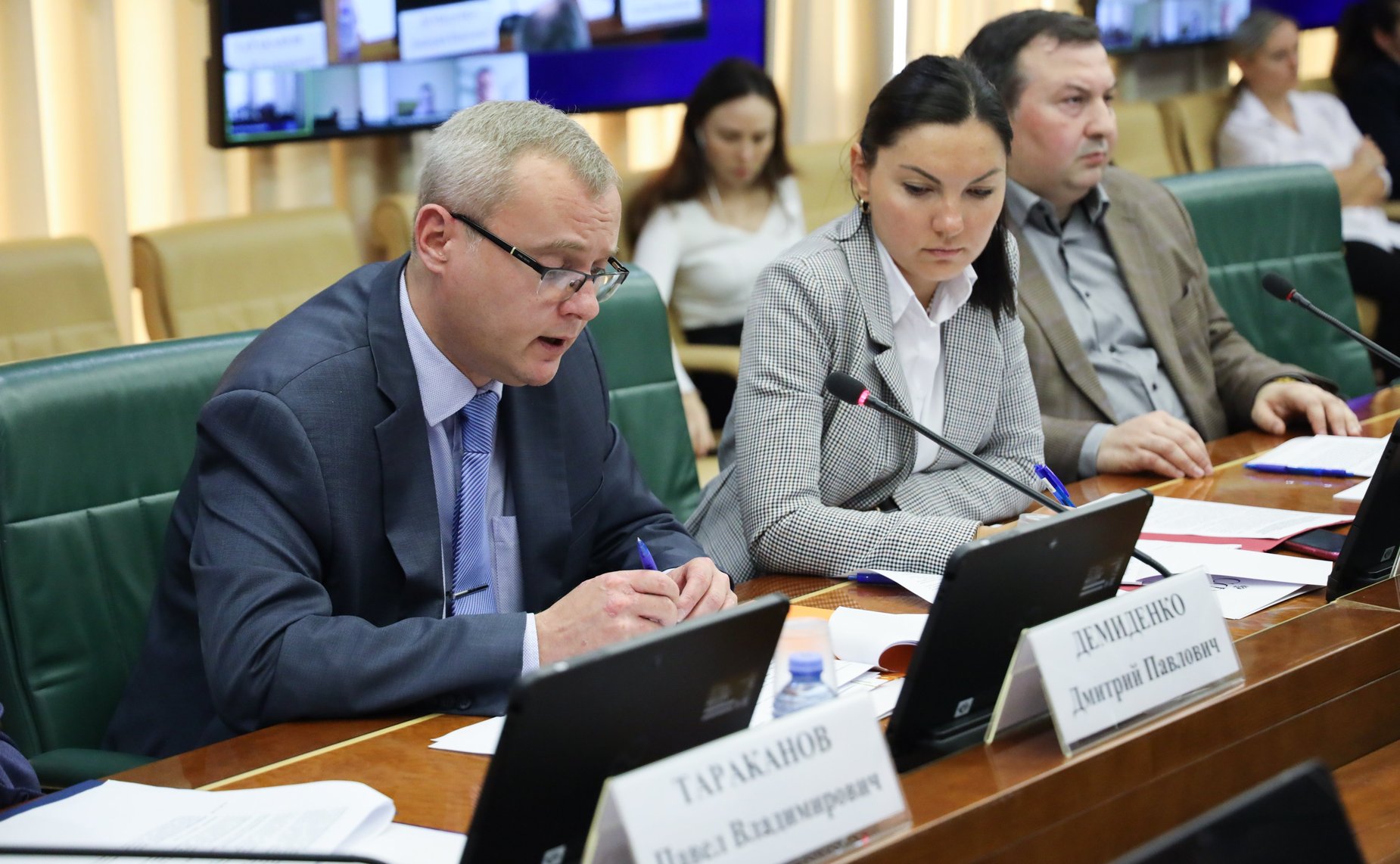 Круглый стол на тему «О целесообразности внесения изменений в ст. 15 Трудового кодекса РФ в части законодательного закрепления презумпции трудовых отношений между работником и работодателем, уклоняющимся от их ненадлежащего оформления»