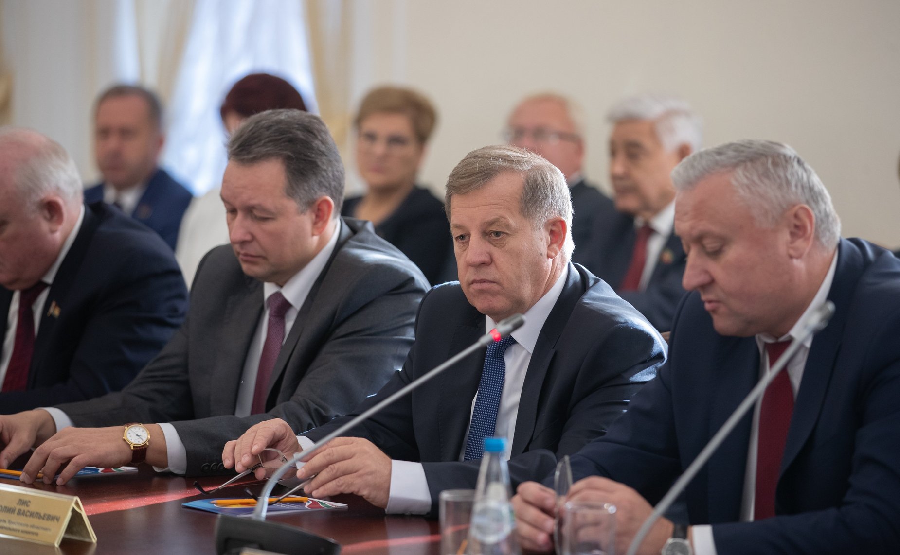 В. Матвиенко и М. Мясникович провели совместную встречу с руководителями субъектов России и Беларуси