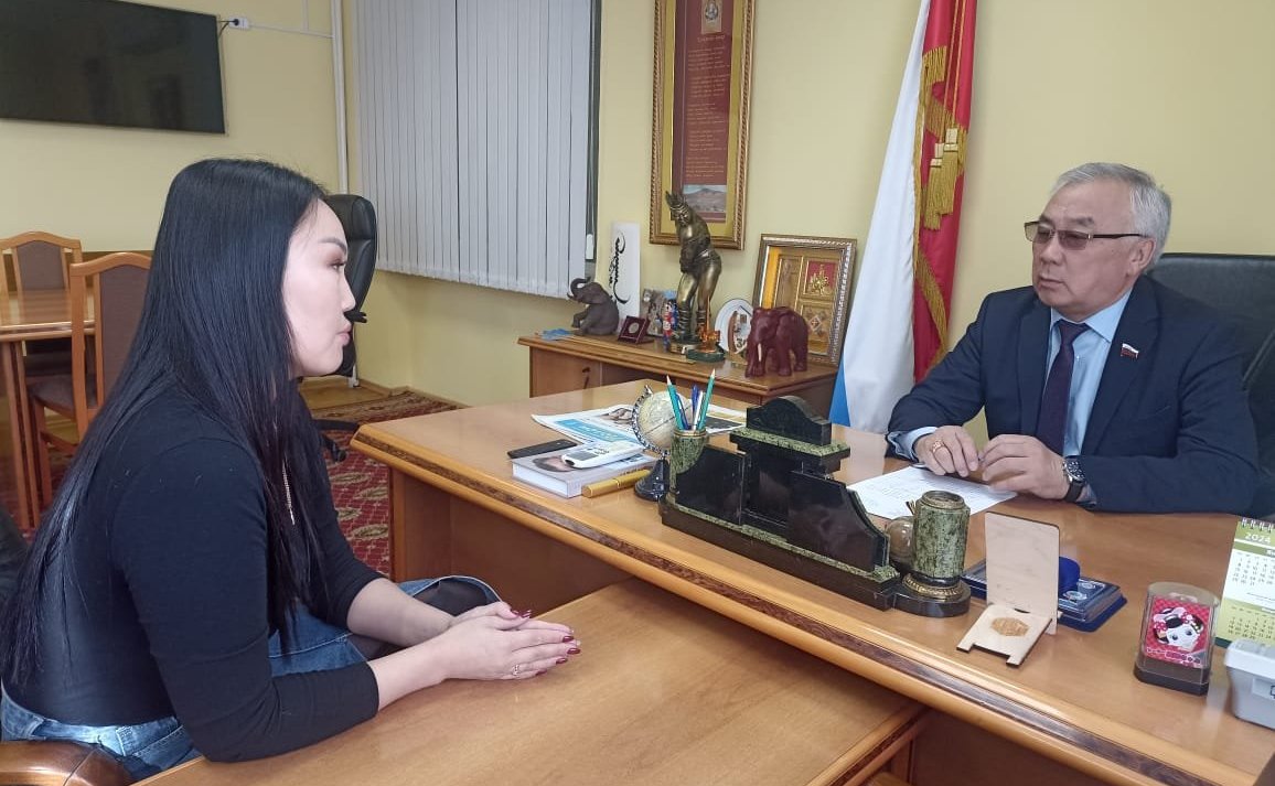 Баир Жамсуев во время рабочей поездки в регион провел прием граждан в поселке Агинское