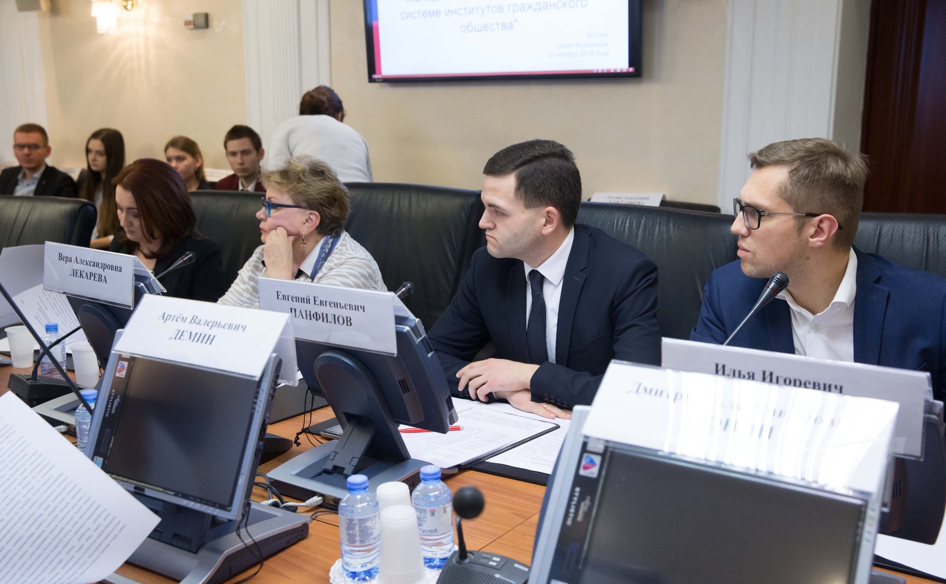 «Круглый стол» на тему «Молодежный парламентаризм в системе институтов гражданского общества»