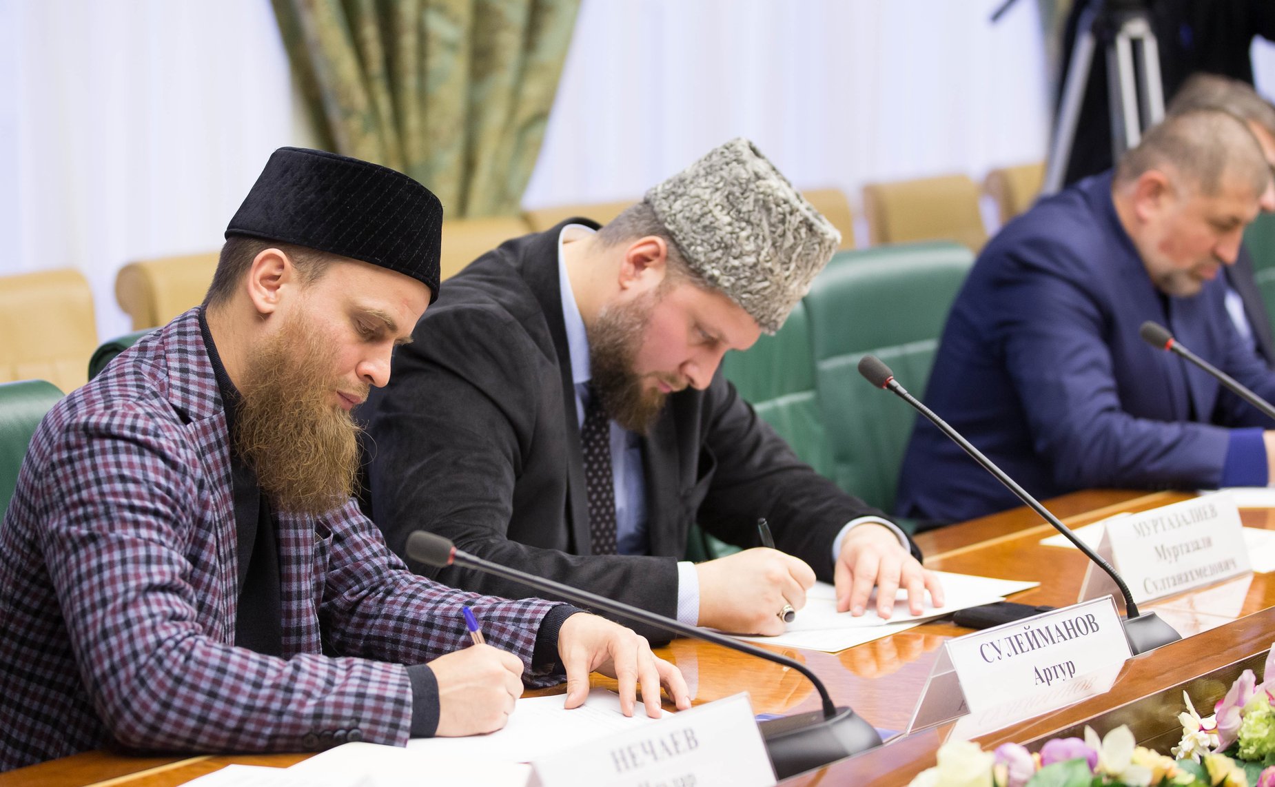 Ильяс Умаханов  провел совещание, посвященное итогам Хаджа-2014