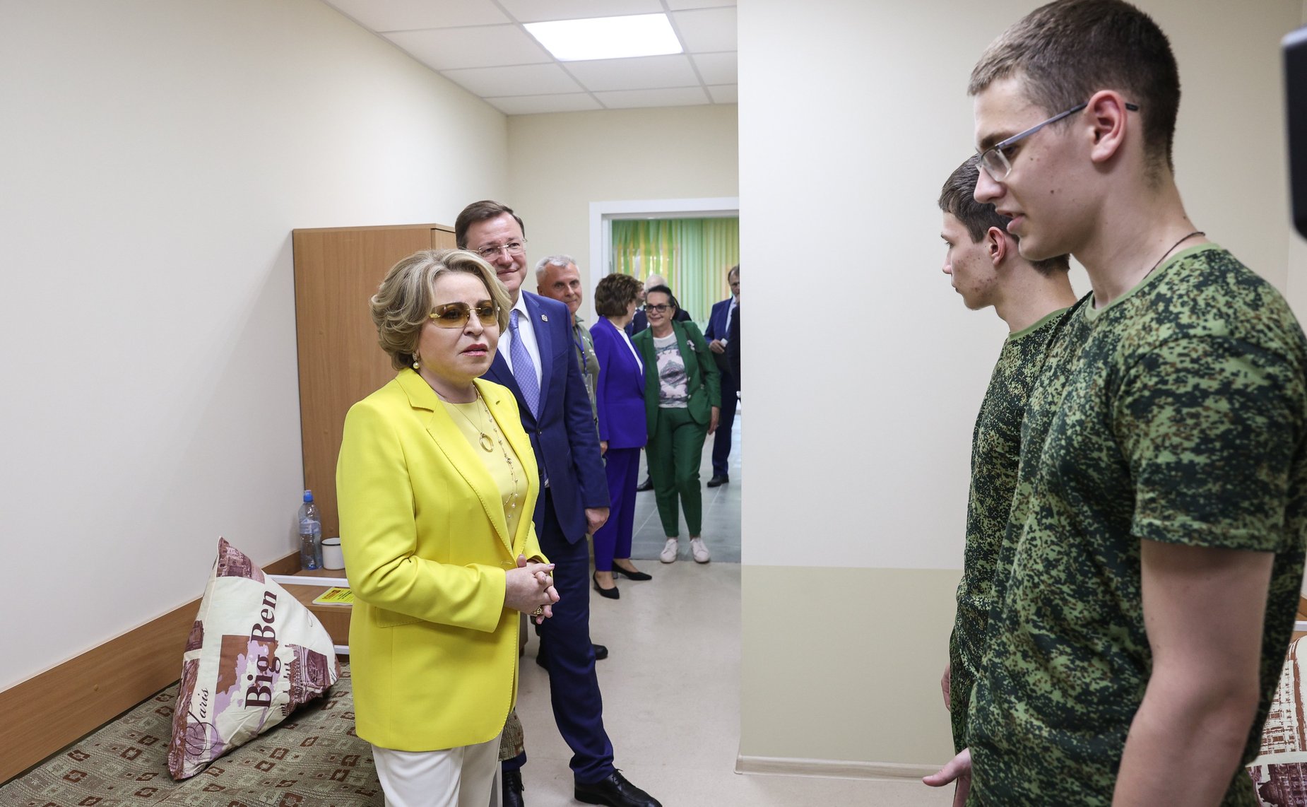 Председатель СФ Валентина Матвиенко и губернатор Самарской области Дмитрий Азаров посетили центр военно-патриотического воспитания «Авангард-Самара» и приняли участие в торжественном открытии военно-патриотической смены «Защитники Отечества»