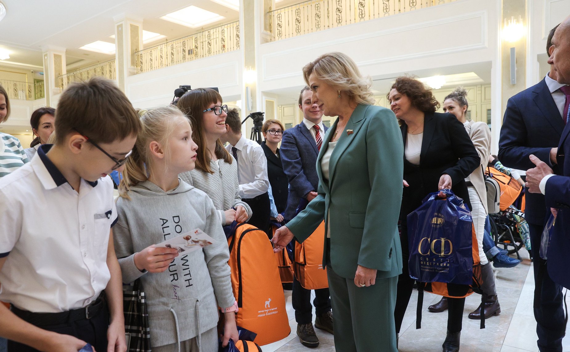 Инна Святенко и Андрей Чернышев поприветствовали в Совете Федерации детей, которые являются победителями и призёрами паралимпийских чемпионатов