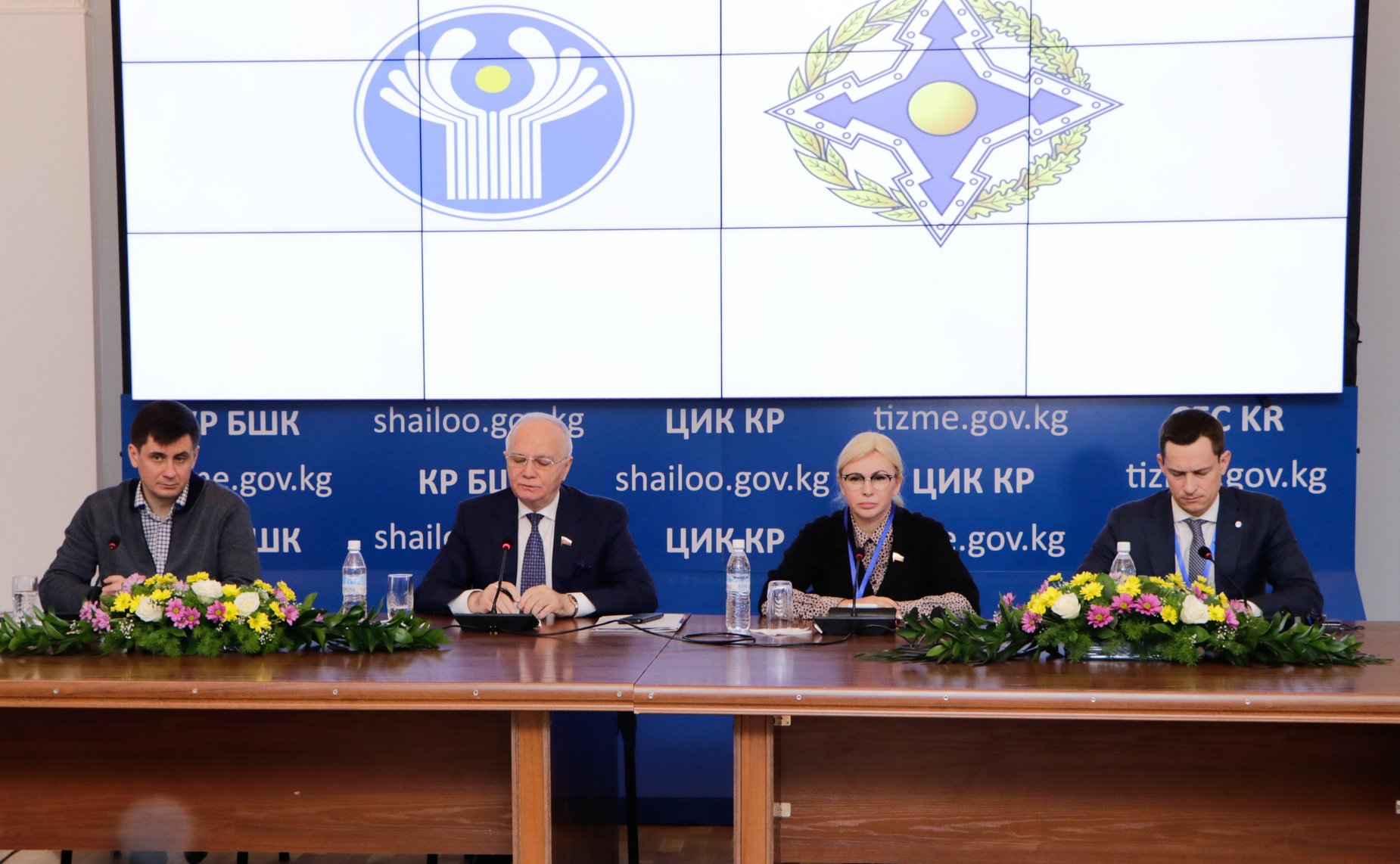 Сенаторы Российской Федерации приняли участие в наблюдении за референдумом по Конституции Киргизии