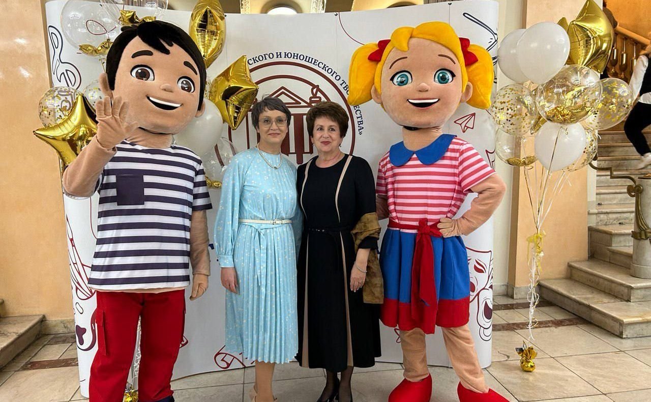 Екатерина Алтабаева в торжественной обстановке поздравила со 100-летним юбилеем Дворец детского и юношеского творчества