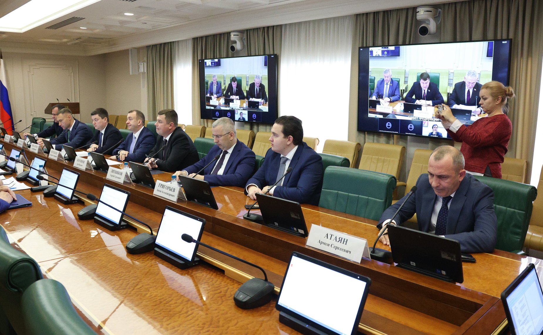 Круглый стол Комитета СФ по экономической политике на тему «О расширении маршрутной сети воздушных перевозок, выполняемых из аэропортов Дальнего Востока»