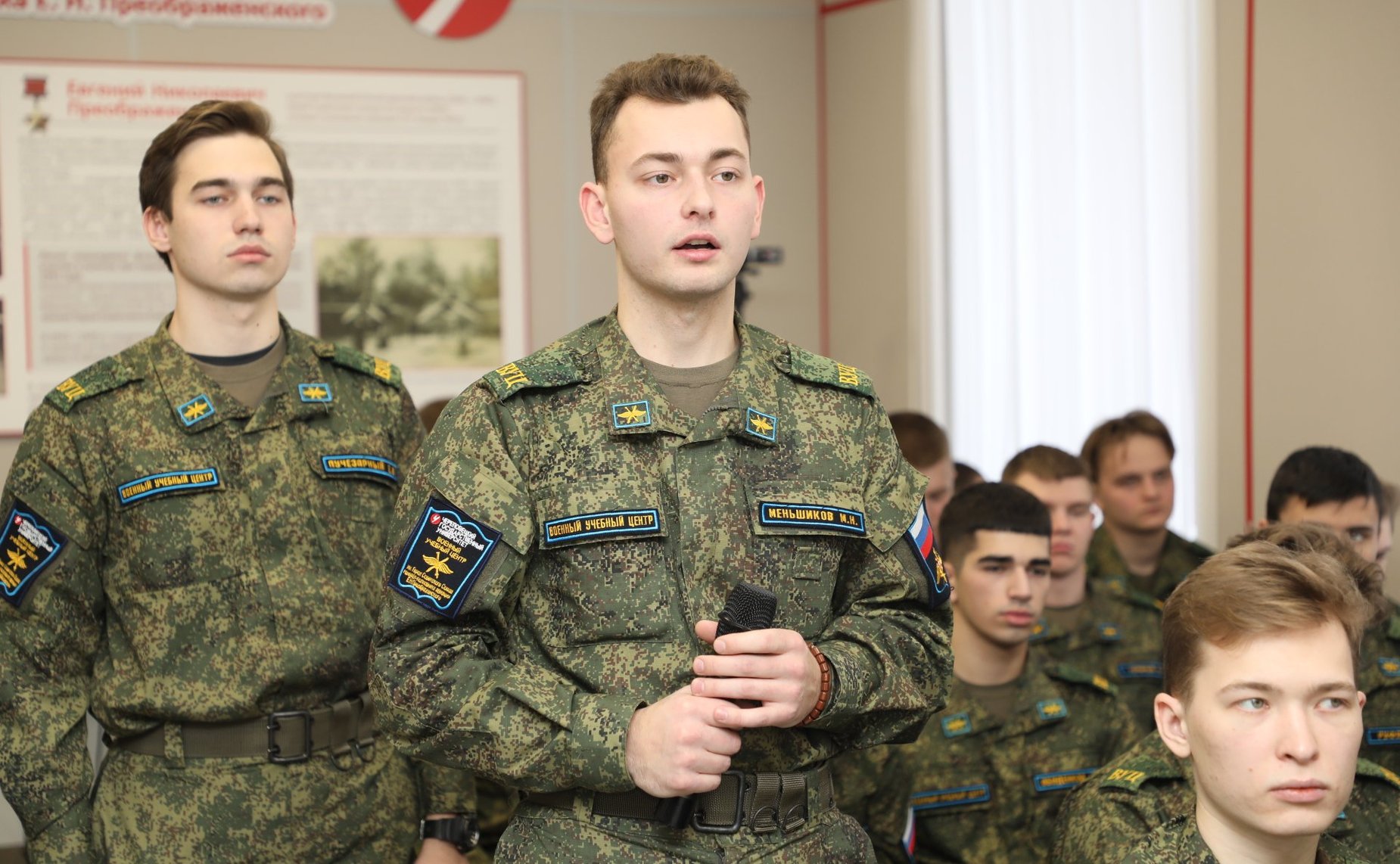 Заместитель Председателя СФ Юрий Воробьев и первый заместитель председателя Комитета СФ по обороне и безопасности Виктор Бондарев провели встречу с курсантами Военного учебного центра Череповецкого государственного университет