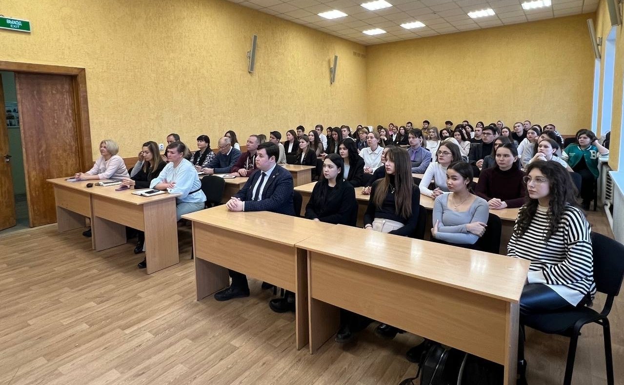 Олег Голов провел встречу со студентами Башкирской академии государственной службы и управления