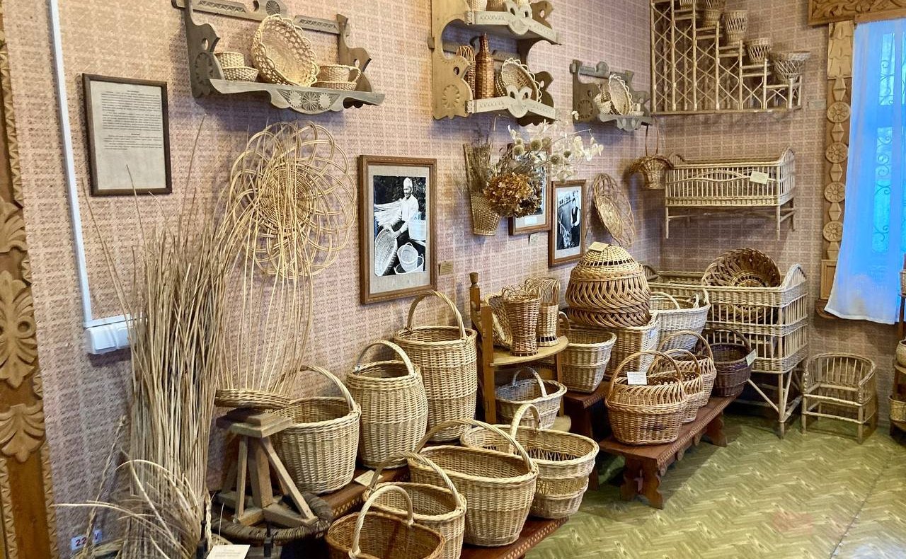 Анатолий Артамонов в рамках рабочей поездки в регион обсудил вопросы поддержки народных художественных промыслов в регионе