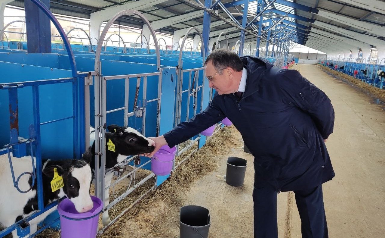 Николай Федоров посетил одно из крупнейших агропредприятий Чувашии