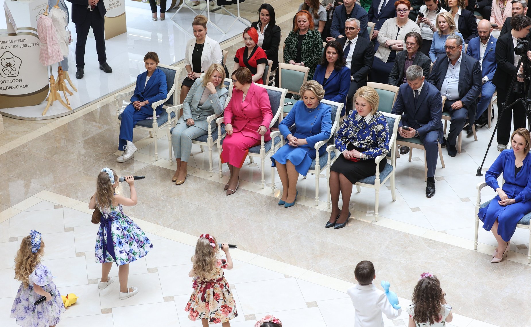 Валентина Матвиенко провела торжественную церемонию награждения лауреатов Национальной премии в сфере товаров и услуг для детей «Золотой медвежонок»
