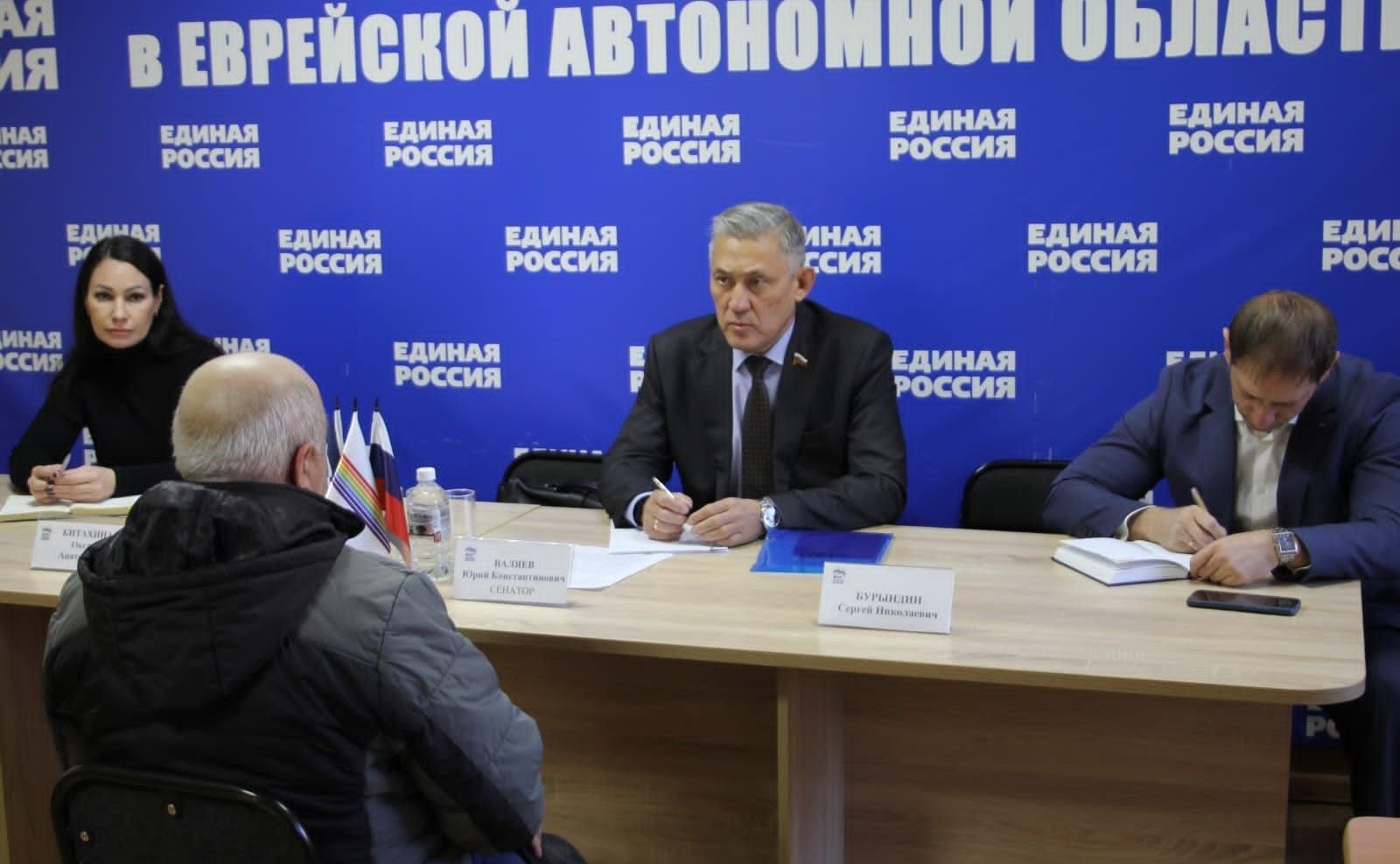 Юрий Валяев в рамках региональной недели провел прием граждан в Еврейской автономной области