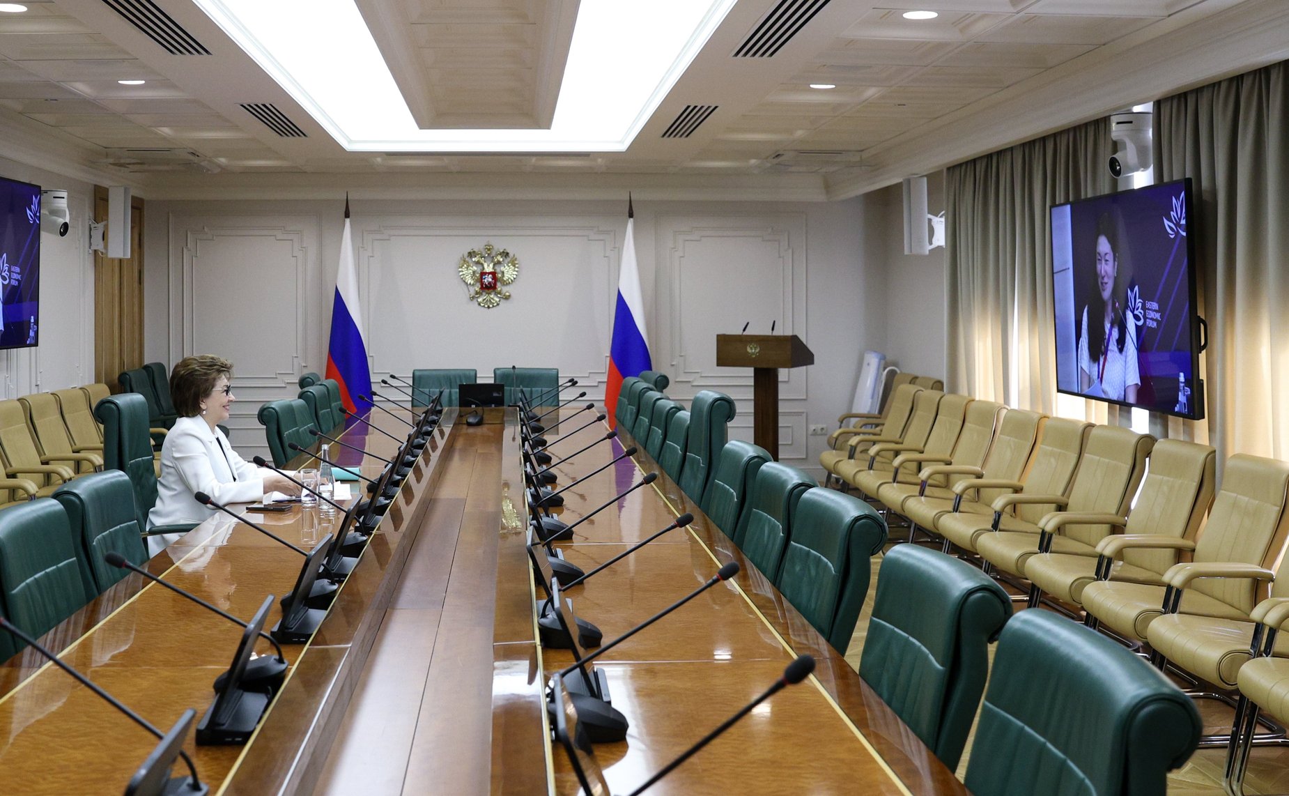 Галина Карелова приняла участие в сессии «Сохраняя традиции, развиваем страну. Роль женщины в экономике» в рамках Восточного экономического форума (ВЭФ)