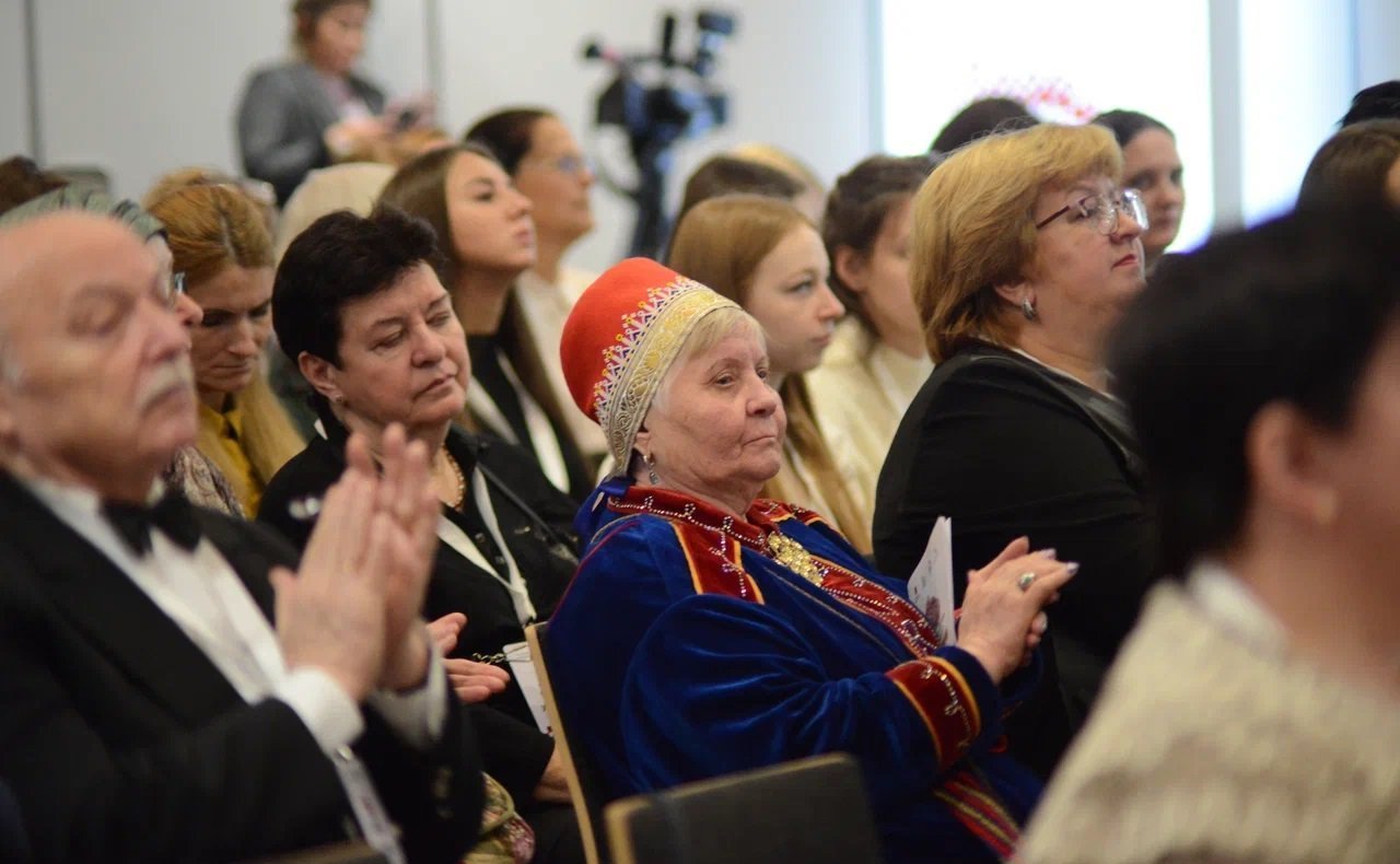 Пленарное заседание первого Форума народных мастеров в Мурманск