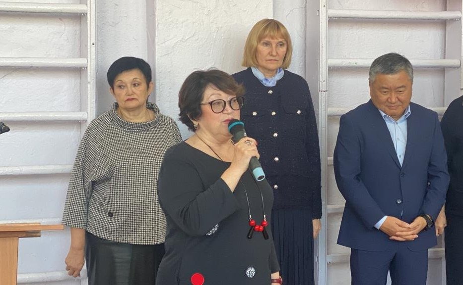 Людмила Талабаева вручила награду – памятную медаль Совета Федерации «За проявленное мужество» Ангелине Гвоздь