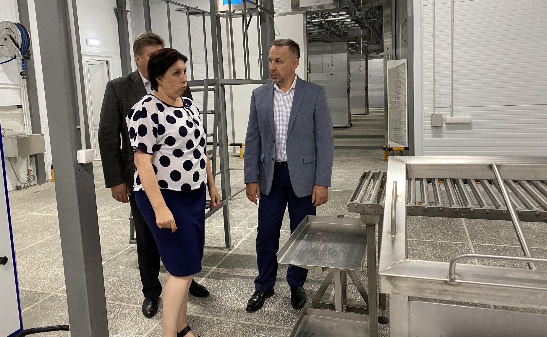 Олег Алексеев посетил Новопушкинский мясокомбинат в Энгельсском районе