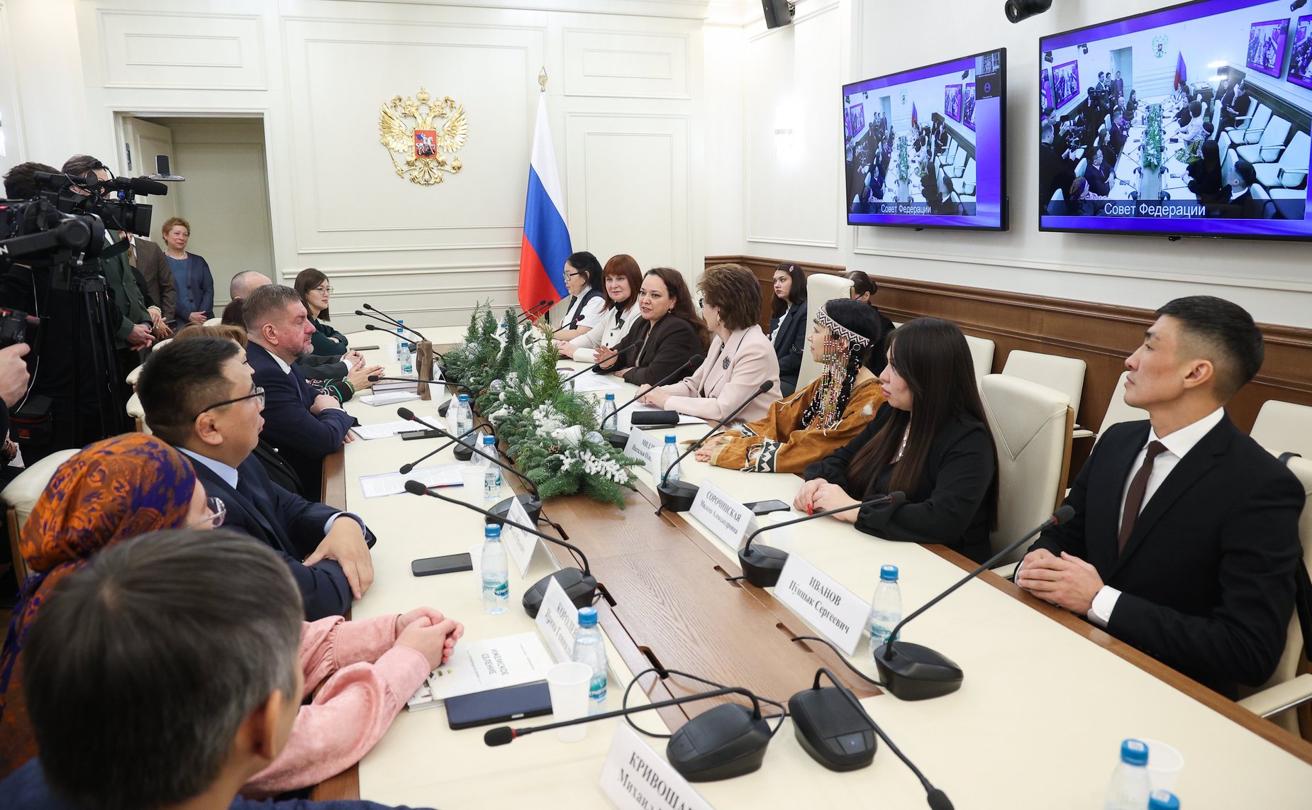 В Совете Федерации состоялась торжественная церемония вручения дипломов выпускникам образовательной программы «Актуальные проблемы и эффективные практики устойчивого развития коренных малочисленных народов Севера, Сибири и Дальнего Востока РФ»