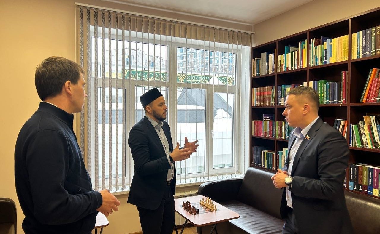 Айрат Гибатдинов провел встречу с представителями Духовного управления мусульман РФ и проректоратом МИИ