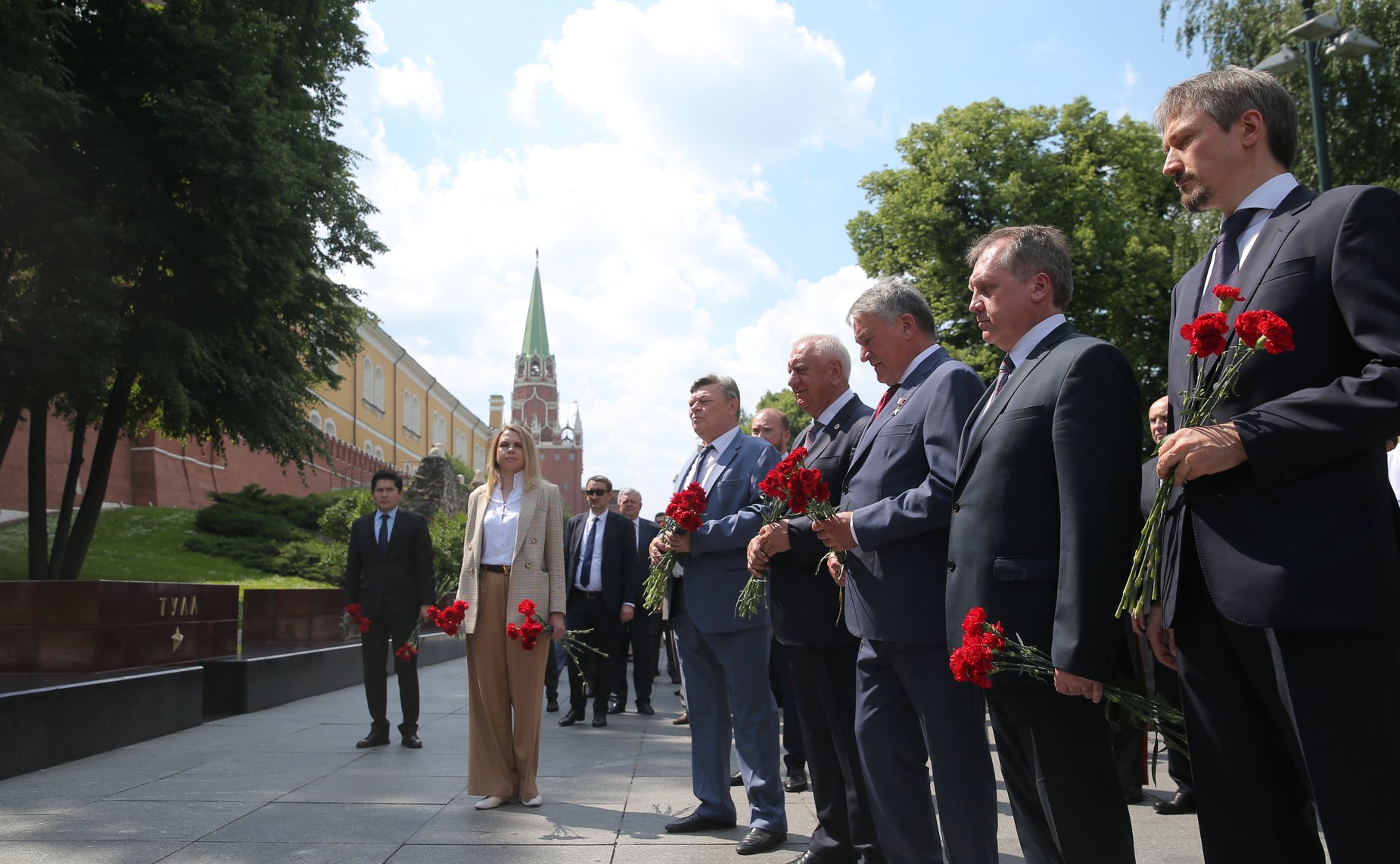 Участие сенаторов РФ в торжественной церемонии возложения венка от Посольства Республики Беларусь в РФ к Могиле неизвестного Солдата и цветов к мемориалам Город-Герой Минск и Брестская Крепость — Герой