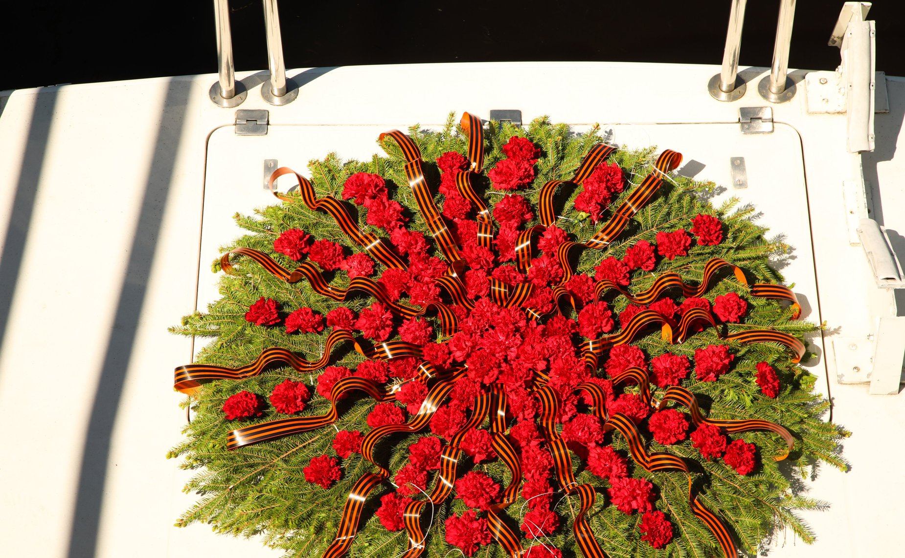 Сенаторы приняли участие в торжественной церемонии поднятия со дна Невы в районе Невского пятачка полковой пушки, затонувшей в ходе боев 1941 года