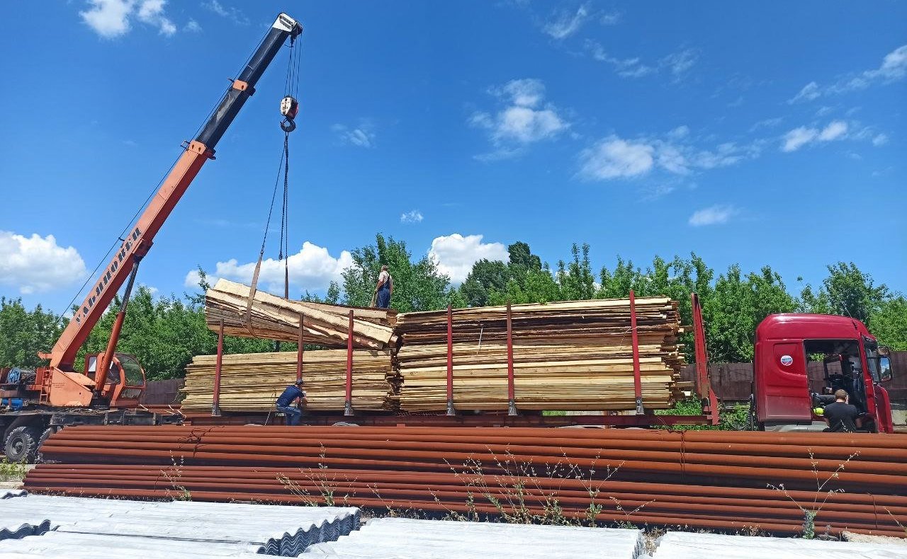 Российские регионы активно включились в работу по оказанию гуманитарной помощи лесоматериалами ДНР и ЛНР