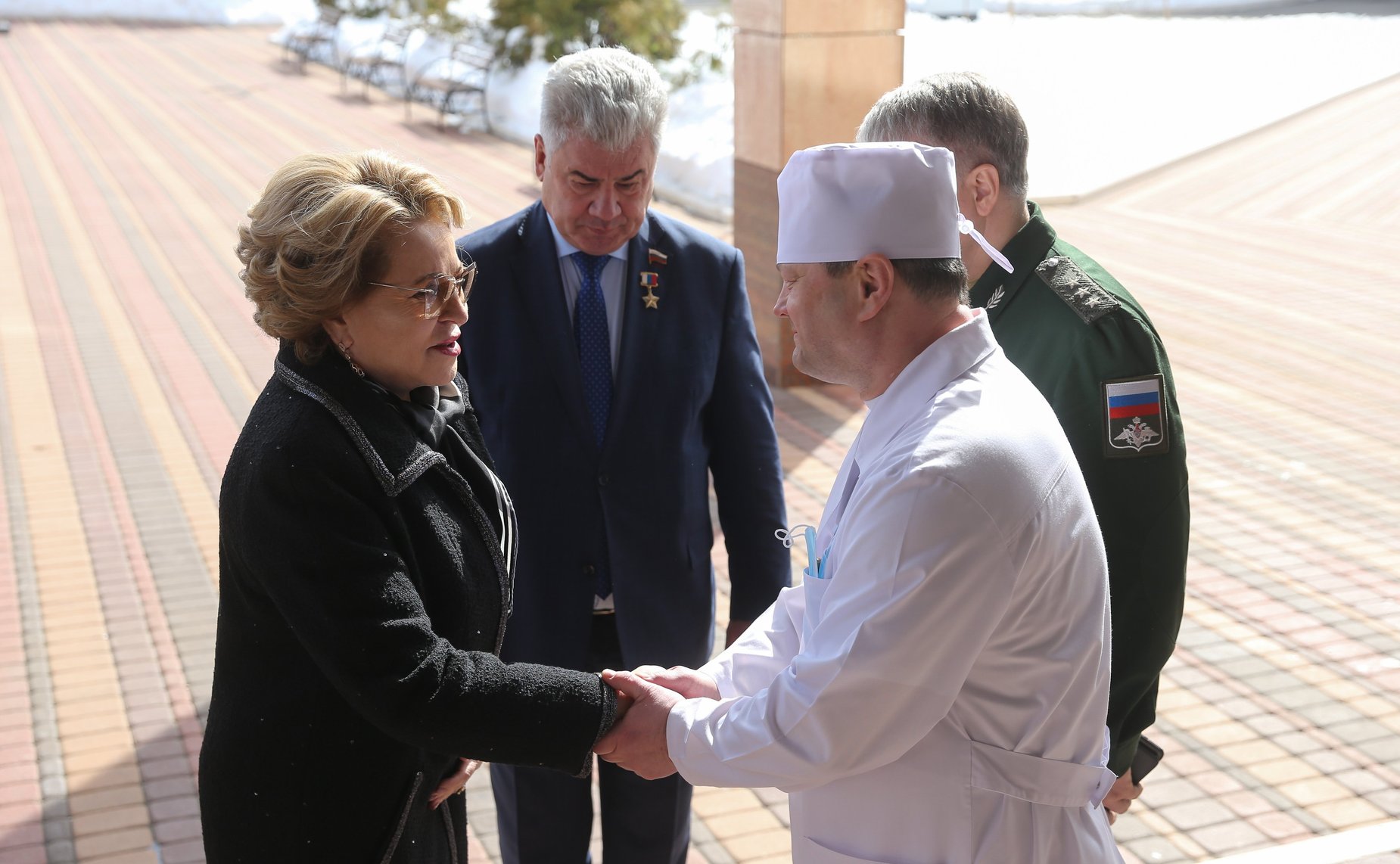 Председатель Совета Федерации Валентина Матвиенко и председатель Комитета СФ по обороне и безопасности Виктор Бондарев посетили 3 Центральный военный клинический госпиталь имени А.А. Вишневского Министерства обороны РФ