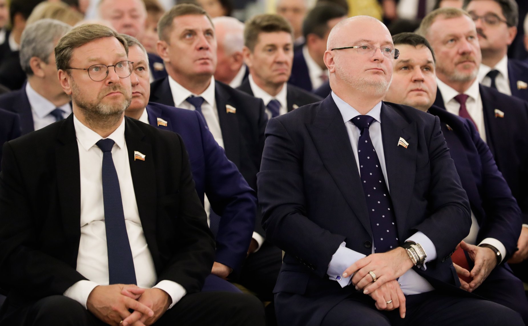 Президент России Владимир Путин провел встречу с сенаторами Российской Федерации