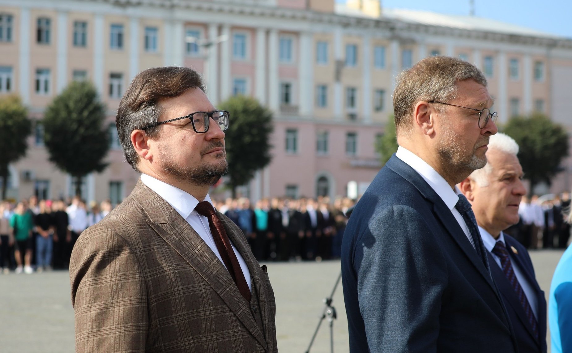 Константин Косачев и Сергей Мартынов приняли участие в торжественной линейке, посвященной Дню знаний