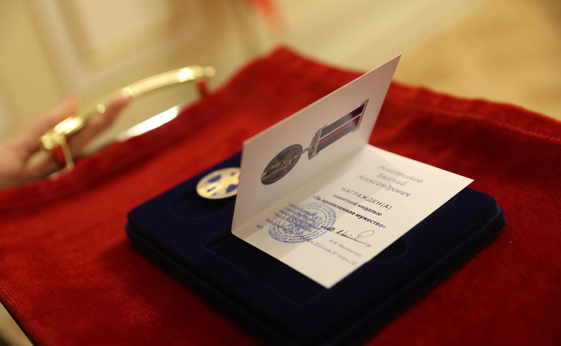 Церемония награждения юного героя из Приморского края