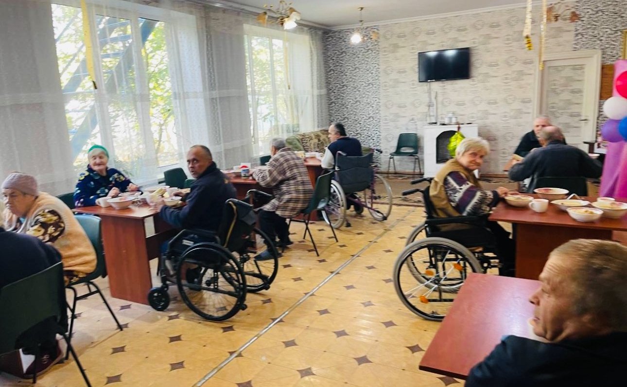 Игорь Кастюкевич привез обогреватели и увлажнители воздуха в Новокиевский детский дом и Гериатрический пансионат Чаплынки