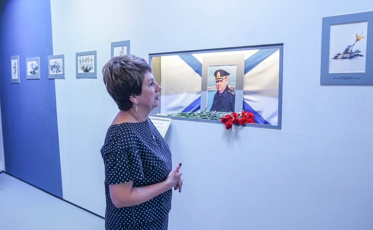 Екатерина Алтабаева приняла участие в открытии выставок рисунков о борьбе с фашизмом в дни Великой Отечественной войны и о борьбе с неонацизмом в наши дни